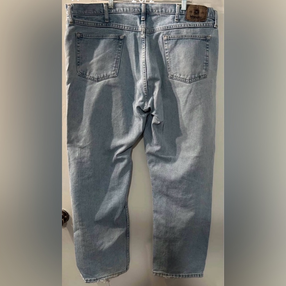 Men’s Wrangler work pants Light Wash Relaxed Straight Jeans 42”X30”